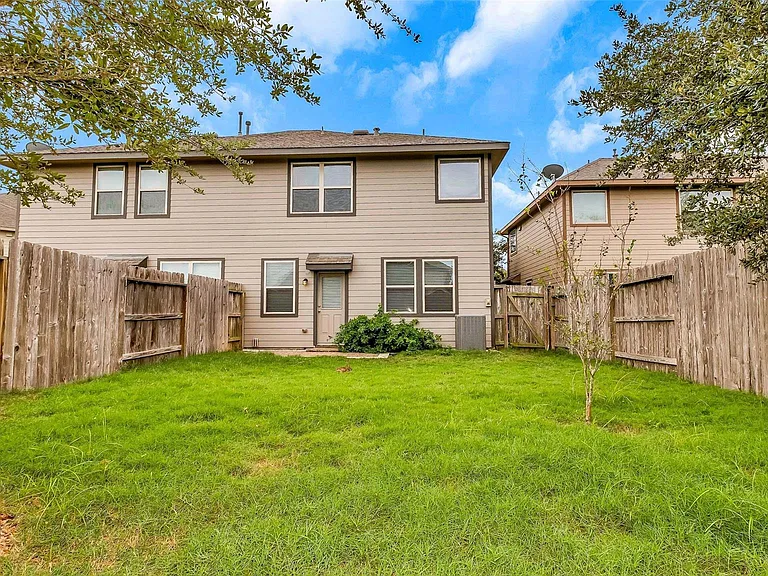 6475 Calgary Woods Ln — Photo 30