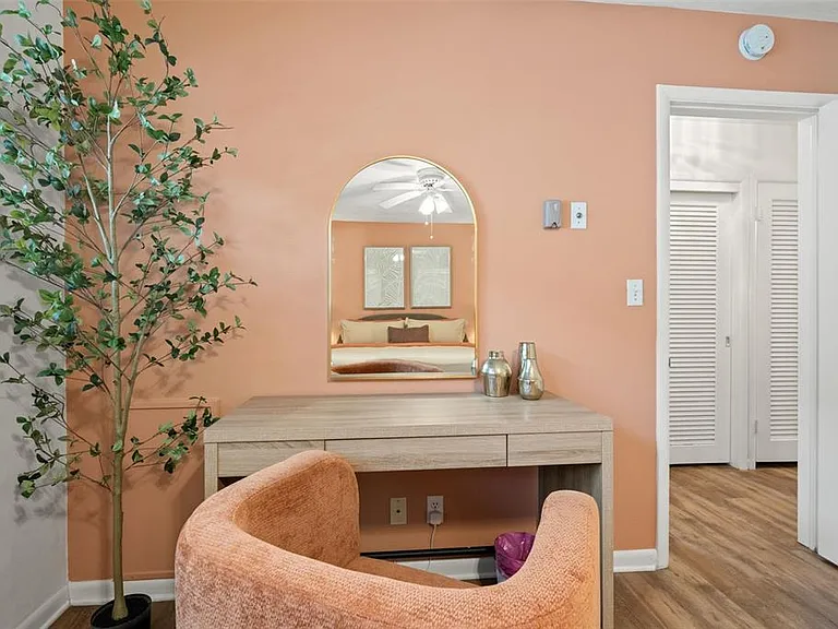 800 Beach Dr NE #10 — Photo 11