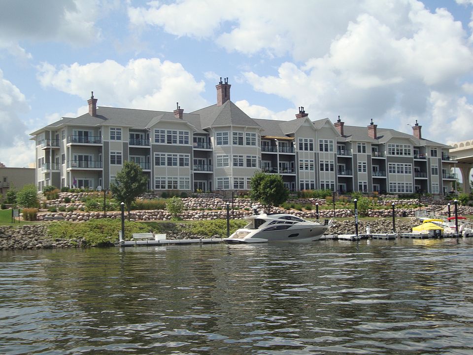Eagles Laniding from river.