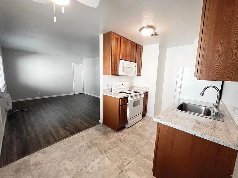 2517 W Street — Photo 4