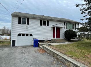 20 Ridgeway Dr, Warren, RI 02885