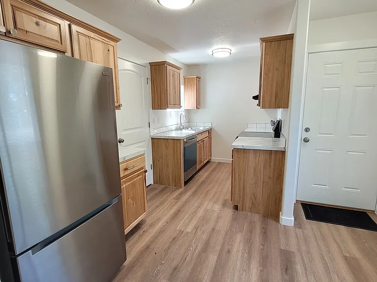 1927 W Yale Ct — Photo 6