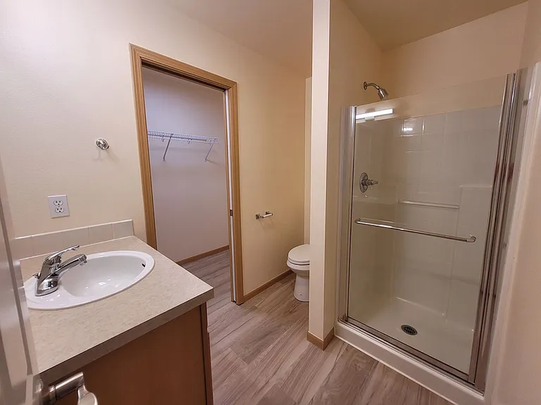 410 Holland Ave — Photo 26