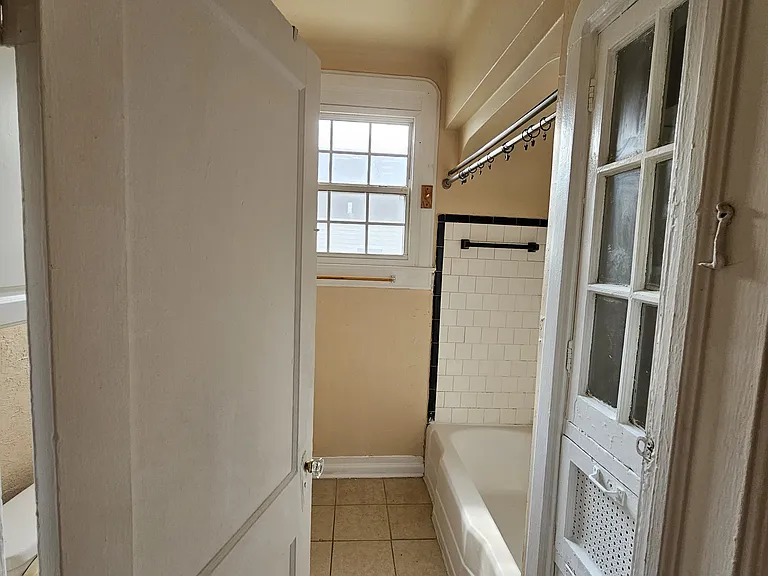 1941-43 Painters St #A — Photo 12