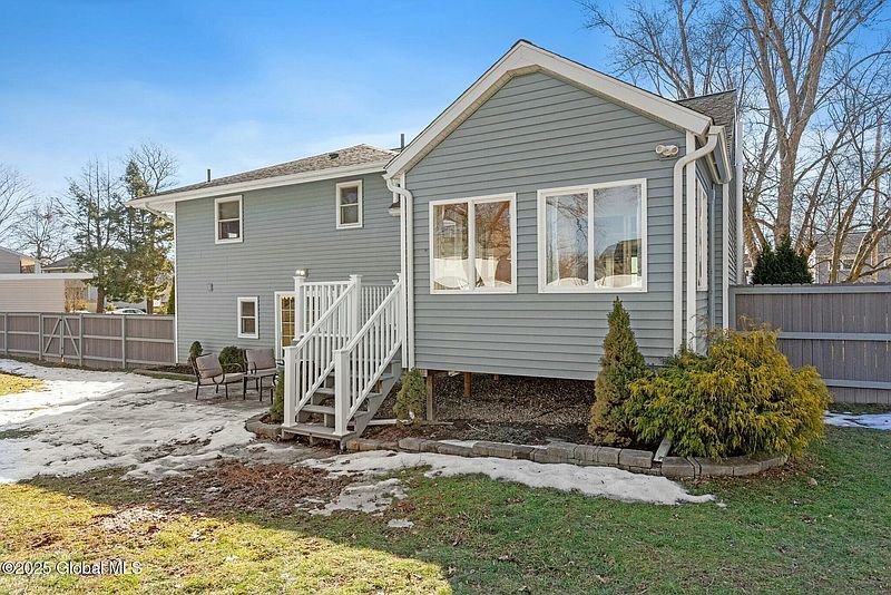 5th image of 6 Greenway Drive