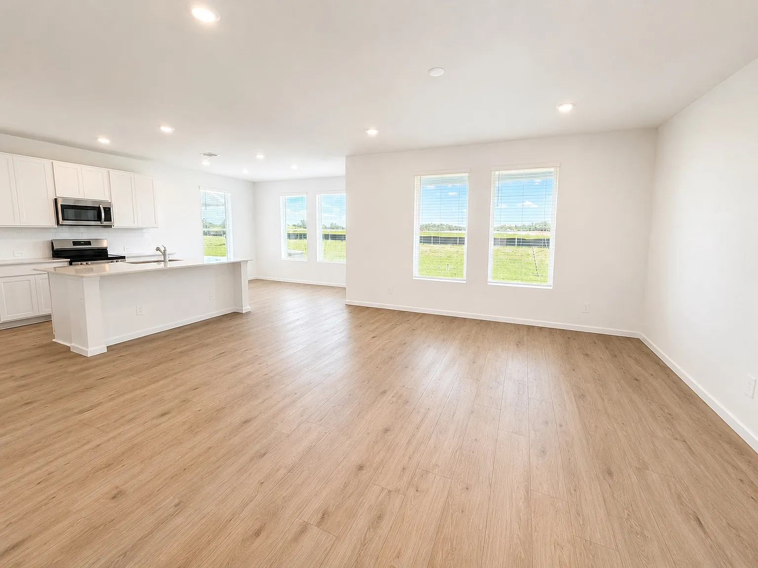 4 bed, 2081 sqft, $3,000 — Photo 4