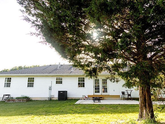 4th image of 394 Sweetbriar Drive
