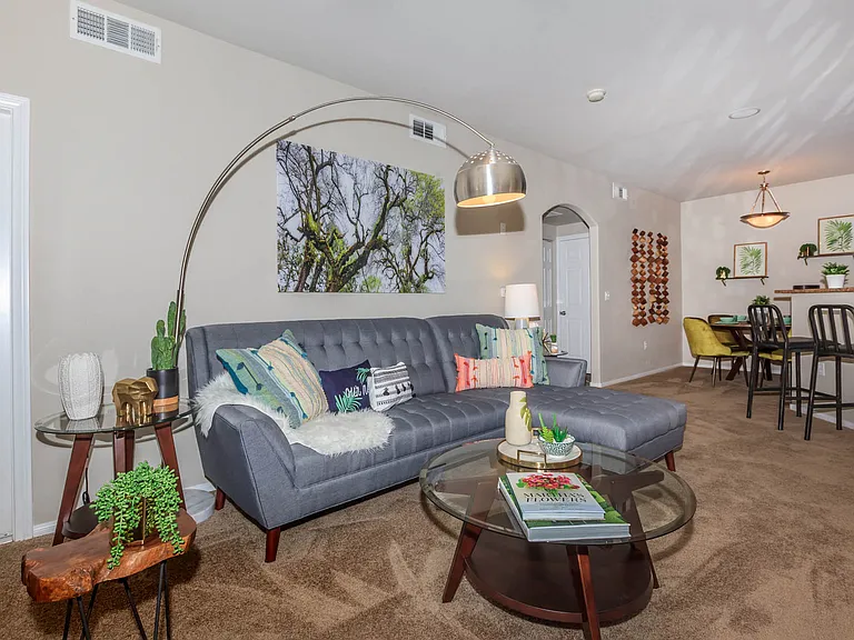 1c1 757 SQFT 1 Bed 1 Bath