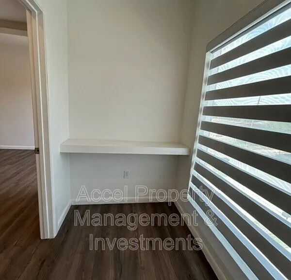 209 N 28th St — Photo 16