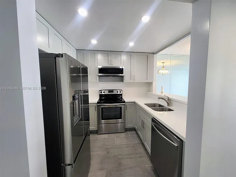 601 Three Islands Blvd #411 — Photo 5