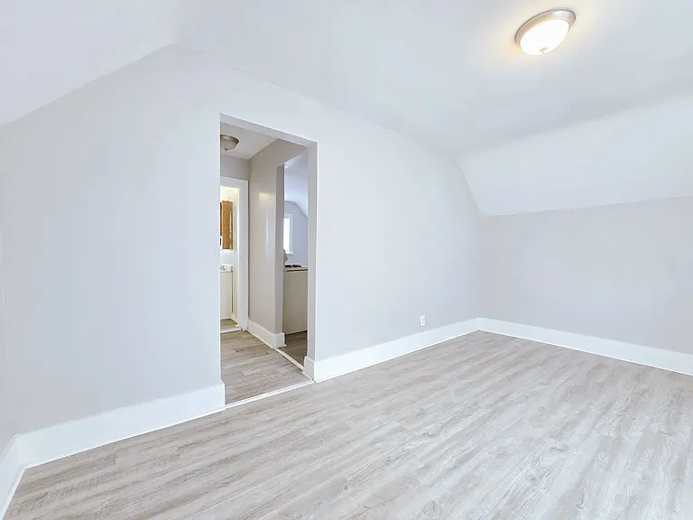 533 Columbia St #C — Photo 3