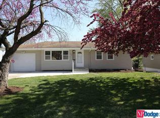 7321 Wood River Dr, Omaha, NE 68157