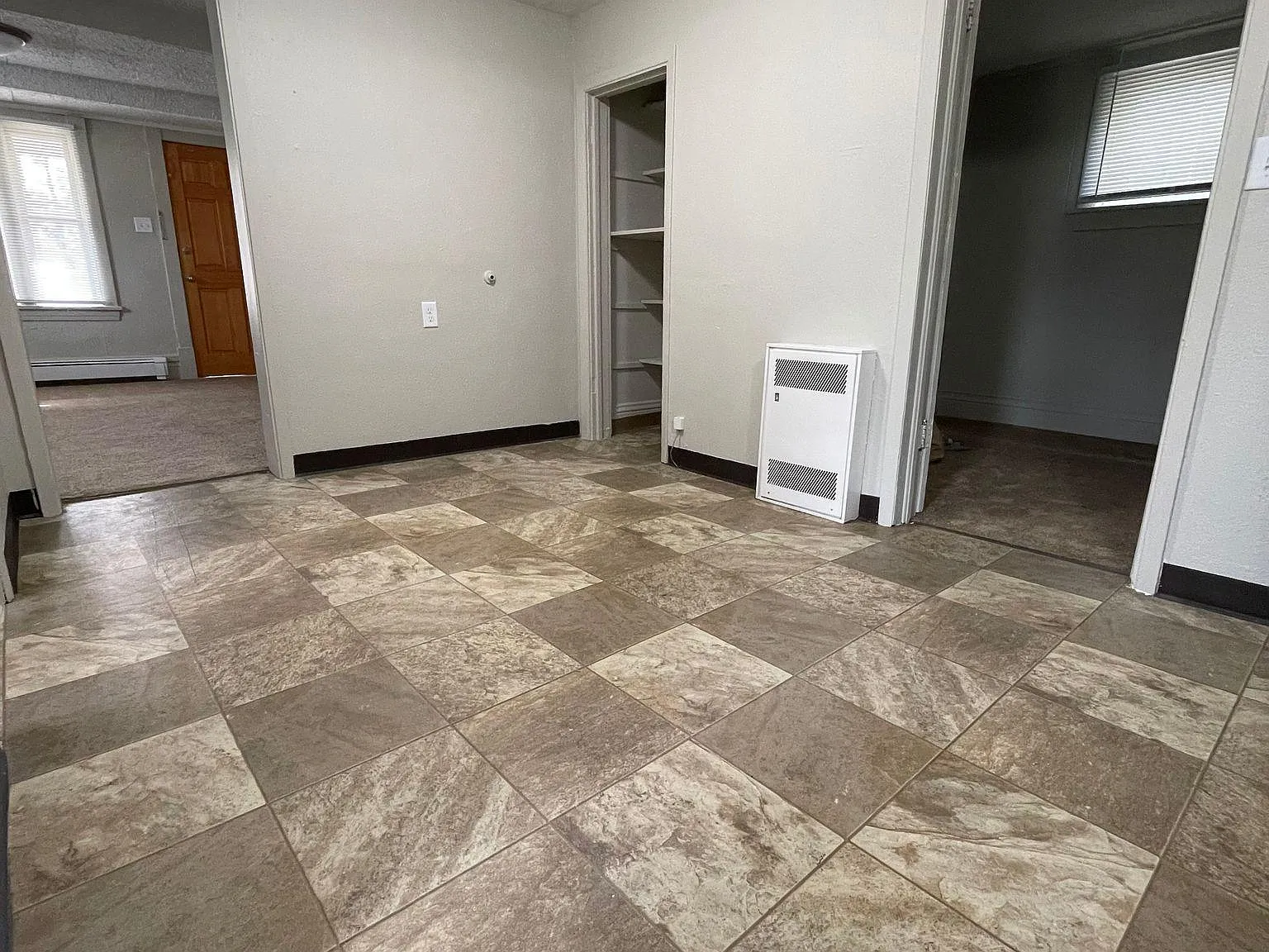 2 bed, $1,000 — Photo 4