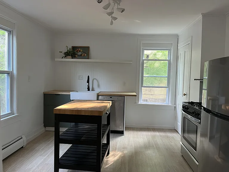 Kitchen (can be eat-in kitchen)