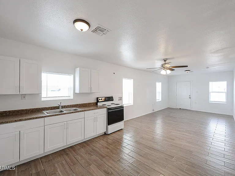 1215 W Pima St — Photo 6