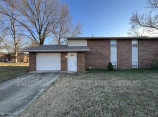 415 Williamsburg Dr, Belleville, IL 62221