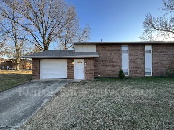415 Williamsburg Dr, Belleville, IL 62221