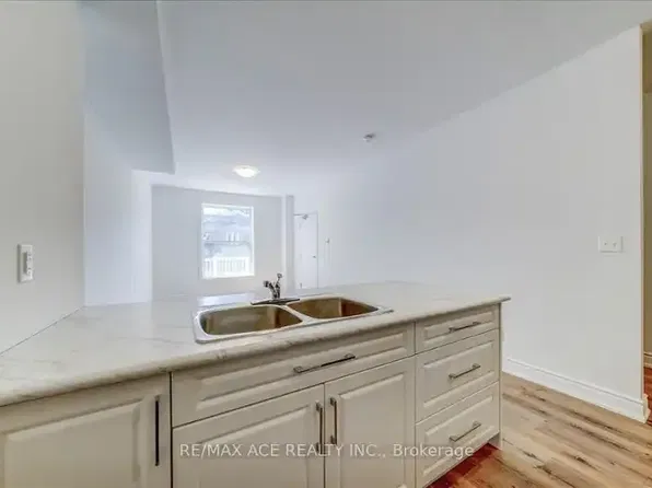 183 Munro St #1, Toronto, ON M4M 2B8