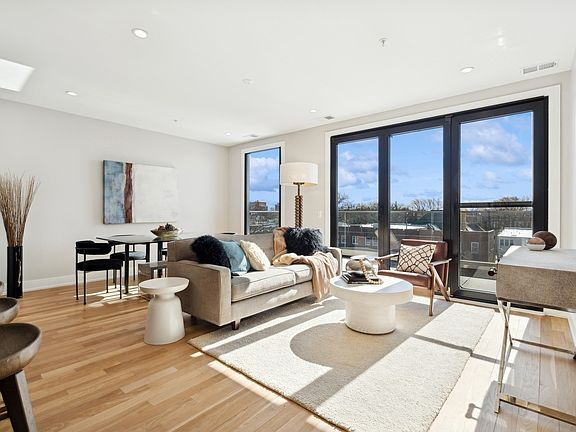 3rd image of 2212 W Lawrence Ave #5W