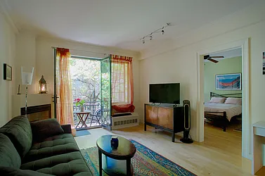 Rented by R New York