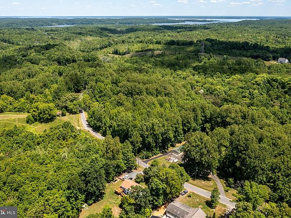 5th image of 264 Sandy Ridge Rd