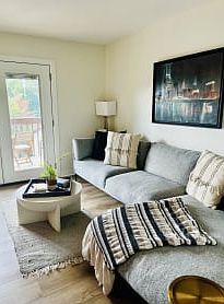 1st image of 409 Summit Ridge Pl