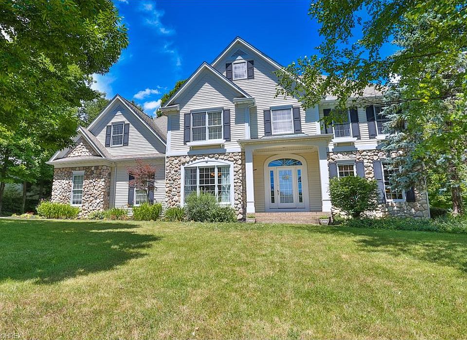 1st image of 8060 Bainbrook Dr