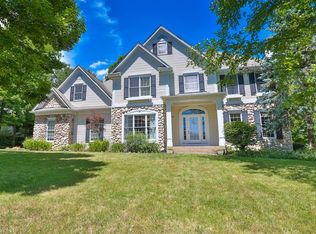 8060 Bainbrook Dr, Chagrin Falls, OH 44023