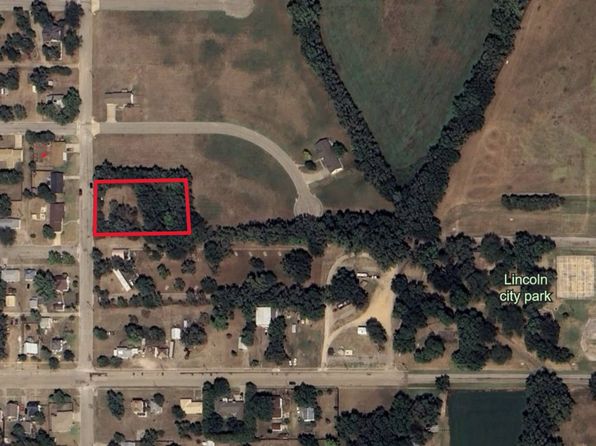 123 N 1st St, Lincoln, KS 67455
