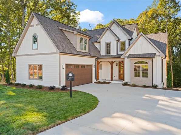 8939 Maltese Ct, Lewisville, NC 27023