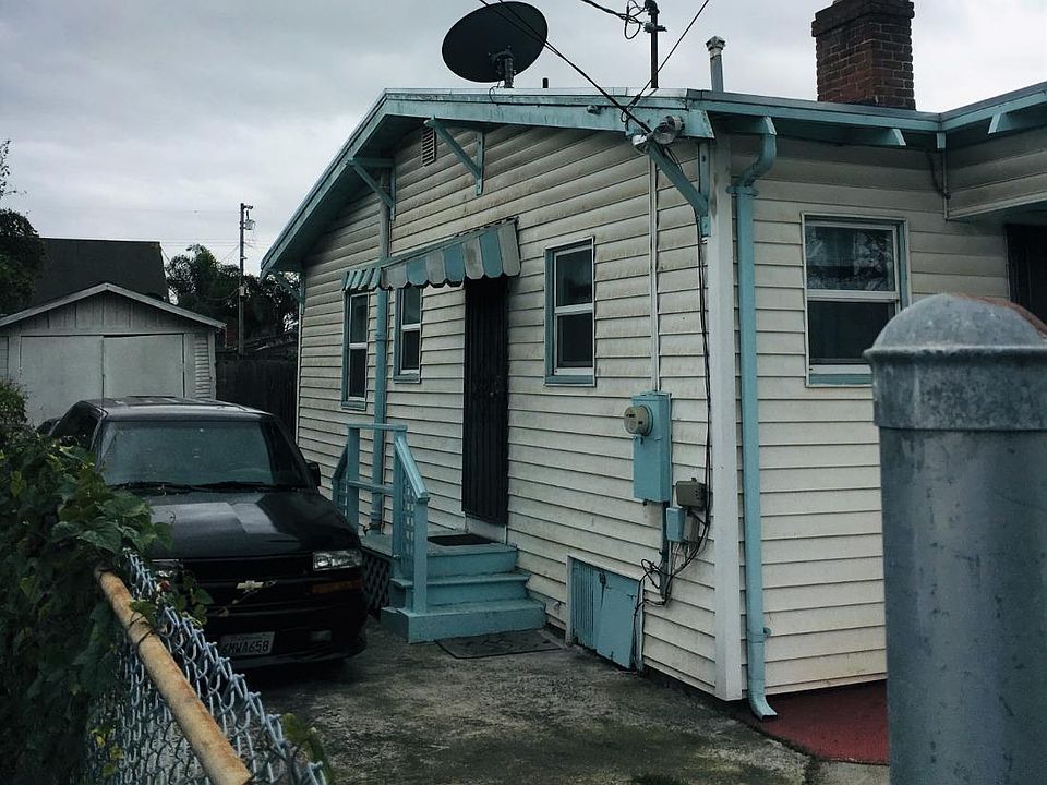 2nd image of 1074 71st Ave