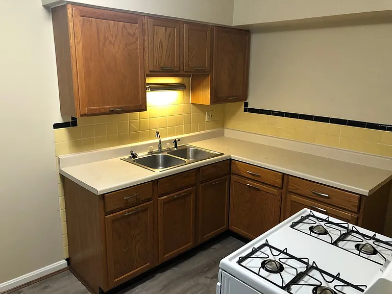 5562 Beechmont Ave — Photo 4