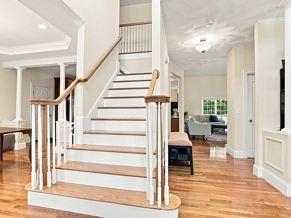 5th image of 9 Forbes Rd