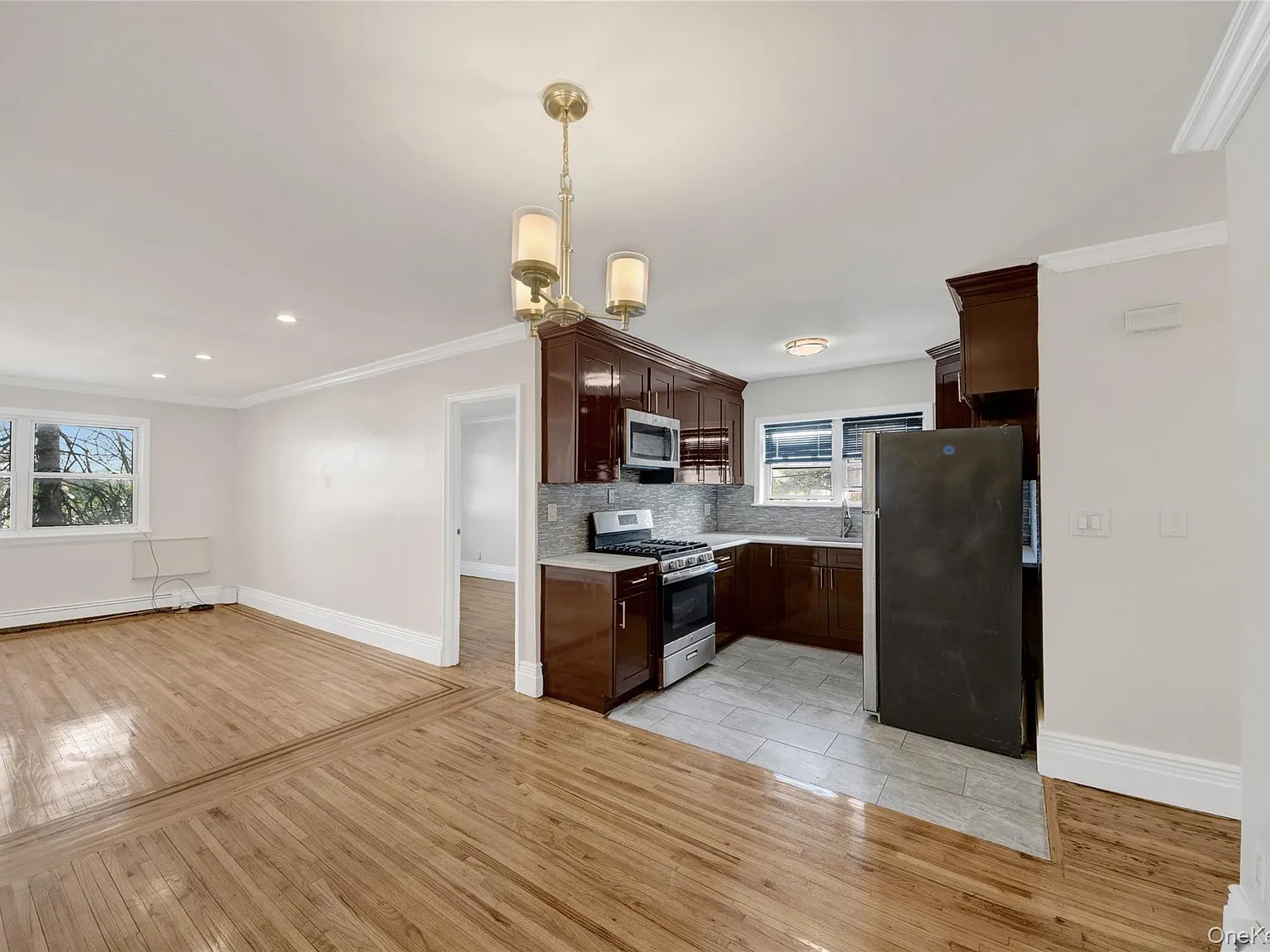 3 bed, 1.0 bath, 1000 sqft, $3,200 — Photo 4
