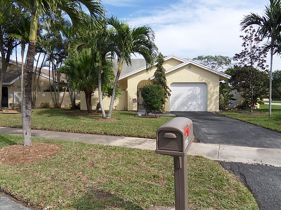 2nd image of 795 NW 21st Way