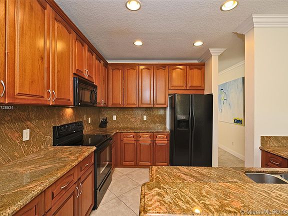 3rd image of 681 Live Oak Ln