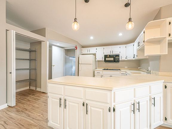 5th image of 12700 Kedzie Ave #1