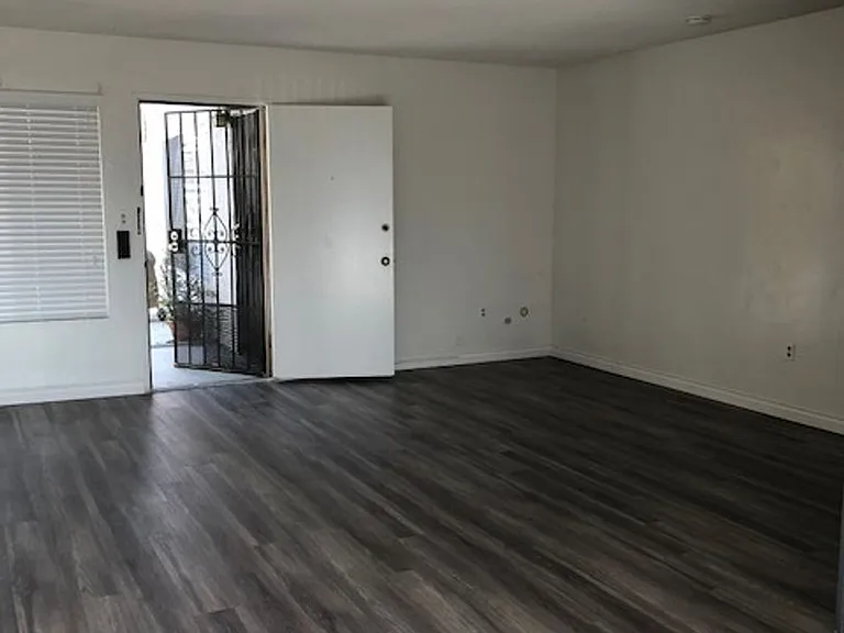4160 Illinois St — Photo 2