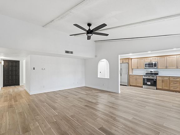 4th image of 1905 Glenrose Ln