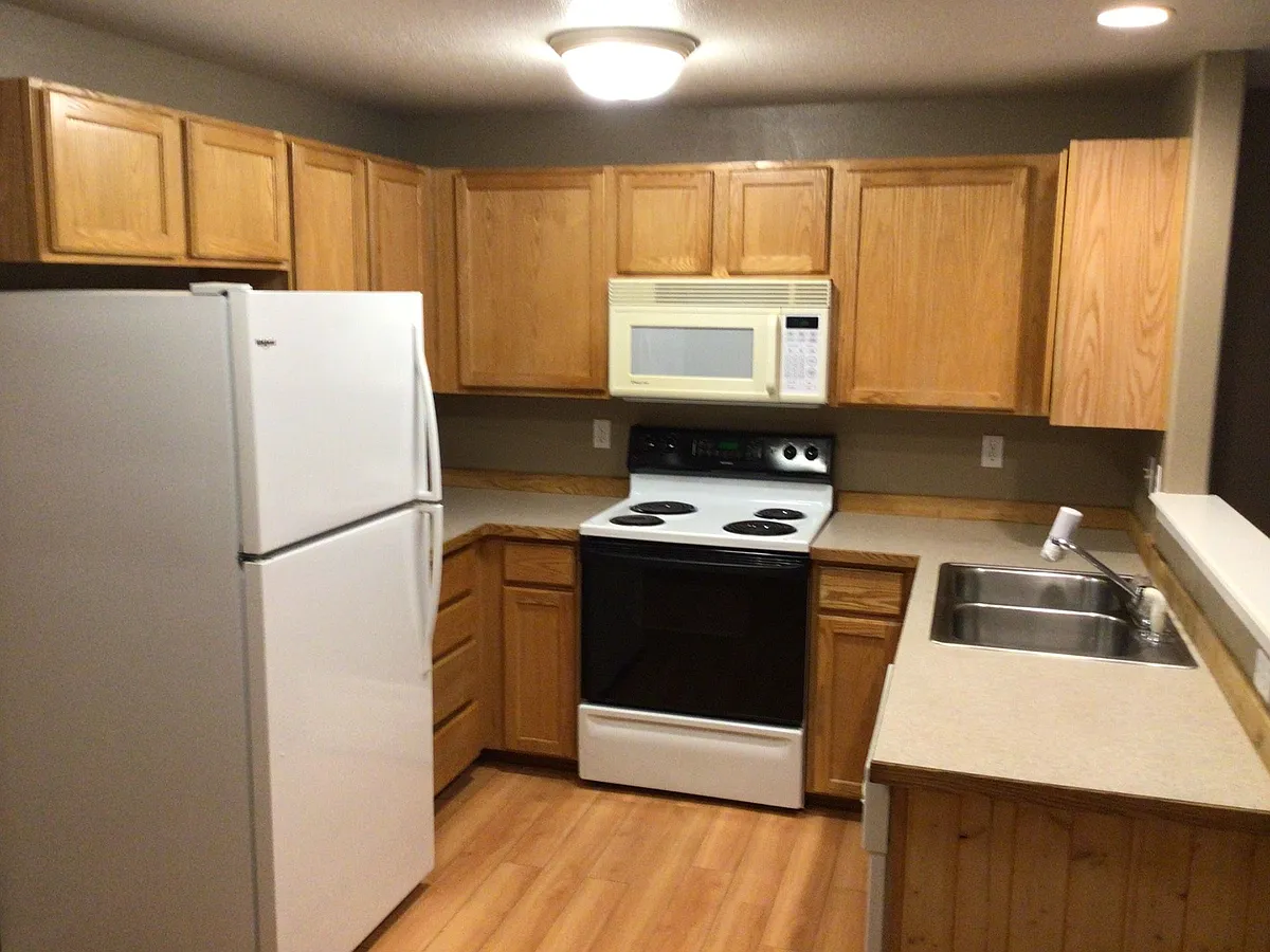 Building Photo - 2641 NW Cedar Ave #1