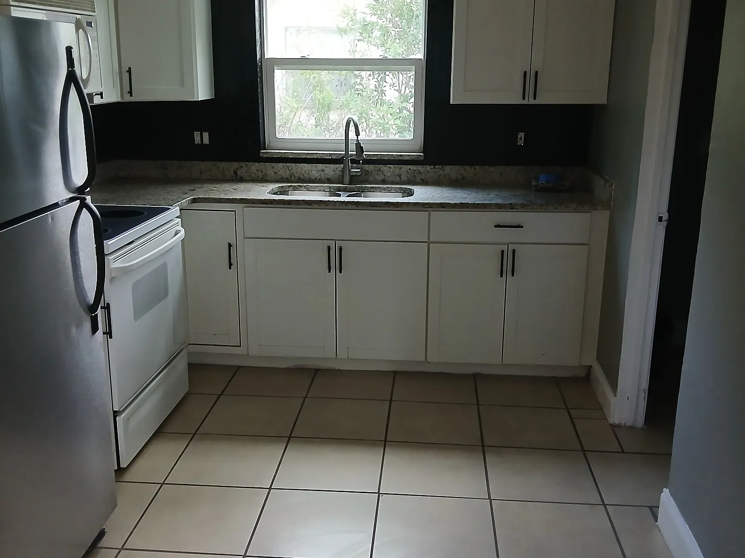 3 bed, 1189 sqft, $2,000 — Photo 2