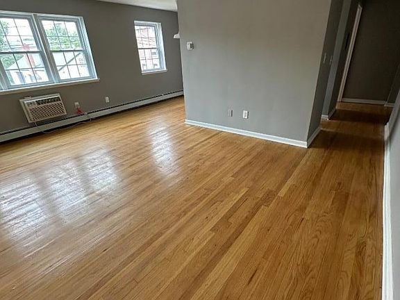2nd image of 138 Roseland Ave APT 5