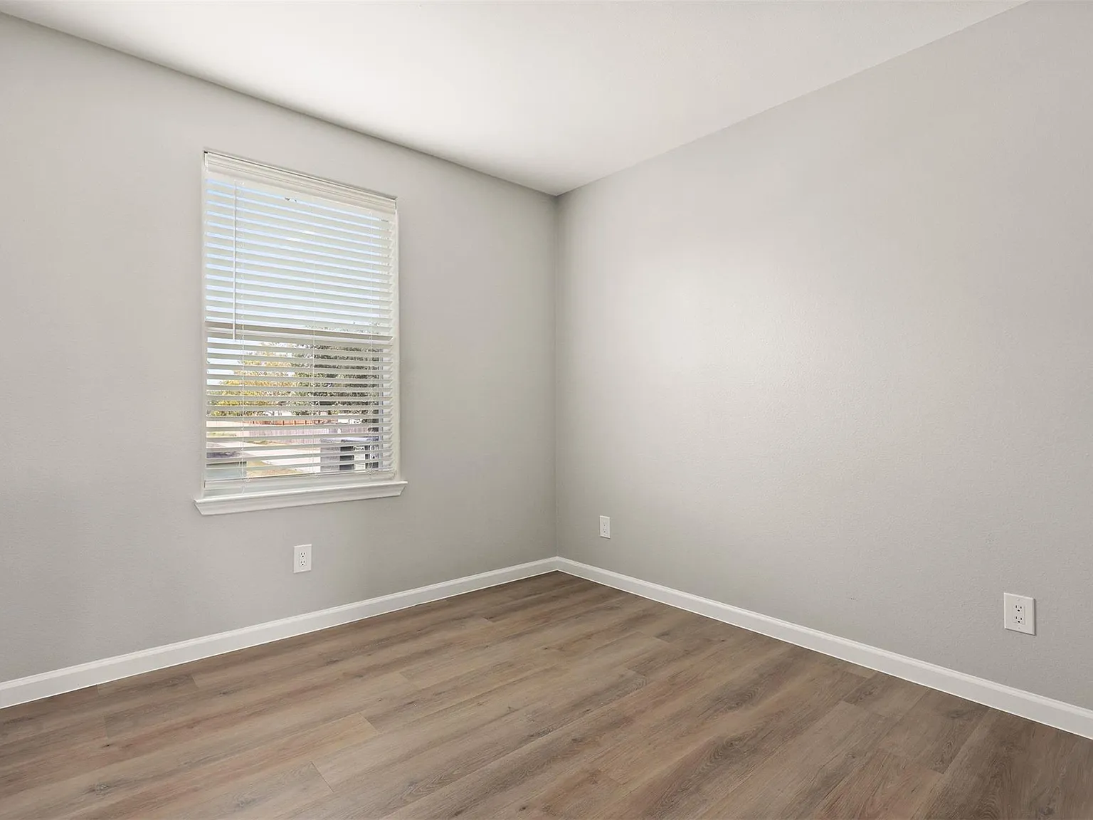 3 bed, 2.5 bath, 1158 sqft, $1,650 — Photo 4
