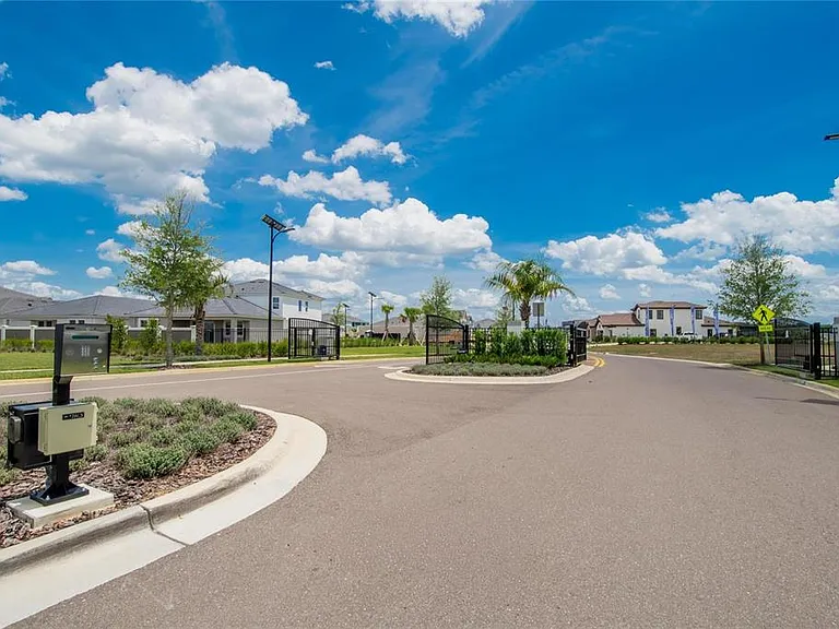 10009 Surrey Rose Dr — Photo 46