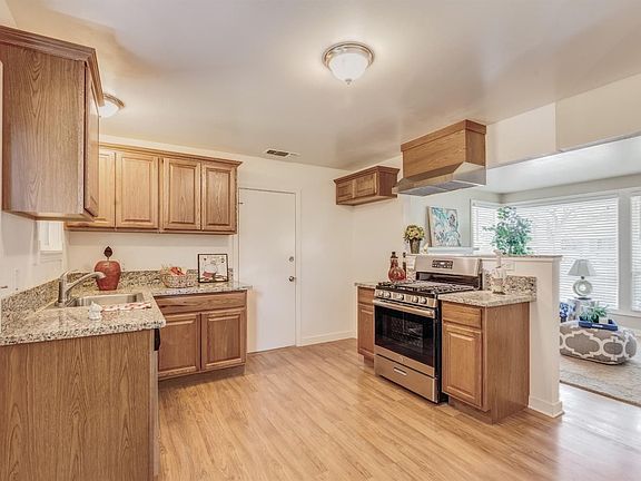 5th image of 2433 Avalon Dr