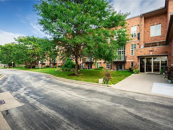 3rd image of 262 Dundas St E #111