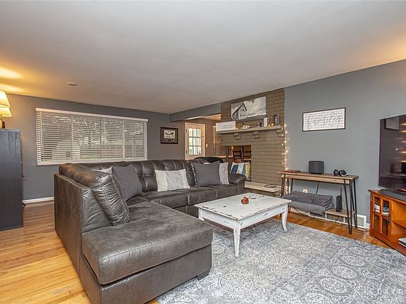 4th image of 4604 Elmont Dr