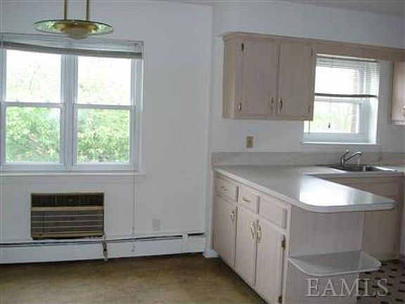 4th image of 2458 Wilson Ave