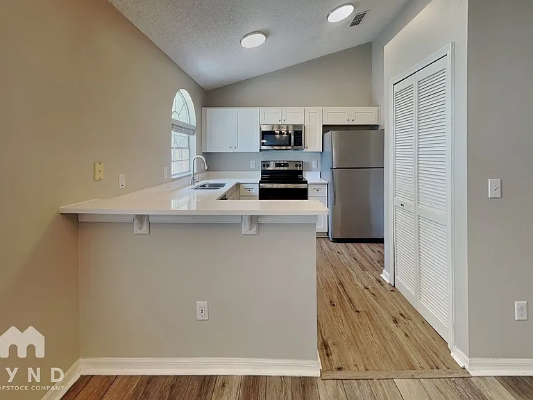 1729 Chatham Cir — Photo 5