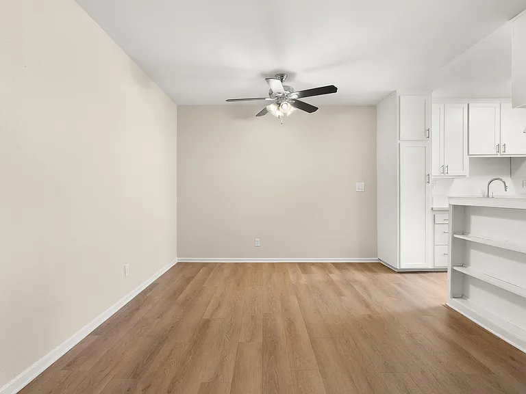 Melrose Place Apartments — Photo 7